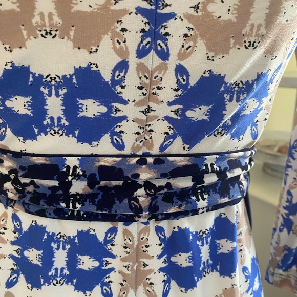 Flattering dress.size 2 - Picture 6 of 7